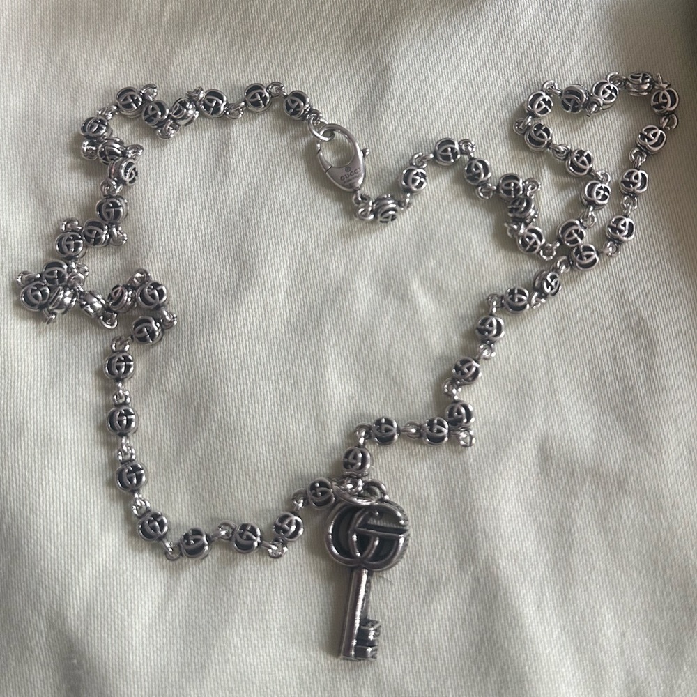 Gucci Silver Key Pendant Necklace worn once in jewelry box